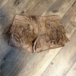 Suede brown shorts with fringe